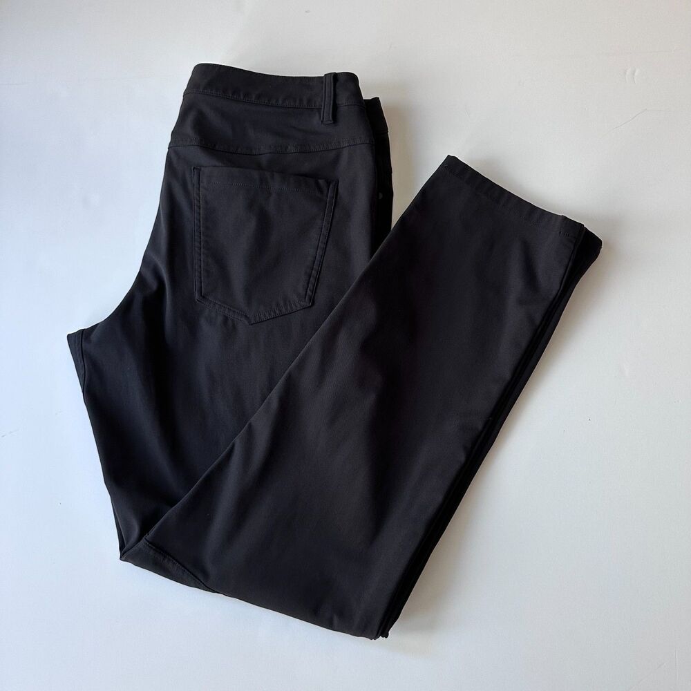 LuluLemon athletica  Black Mens pants 33"